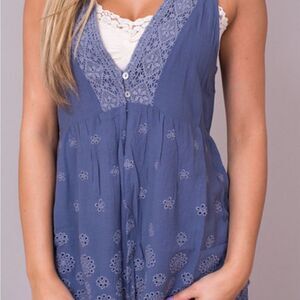 🛍️ 2/20
Lovestitch Blue Dove Tunic Lace & Open Crochet Flowers Layering Piece
